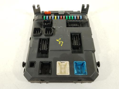 Used Fuse box Fuse box 38175162 38175162