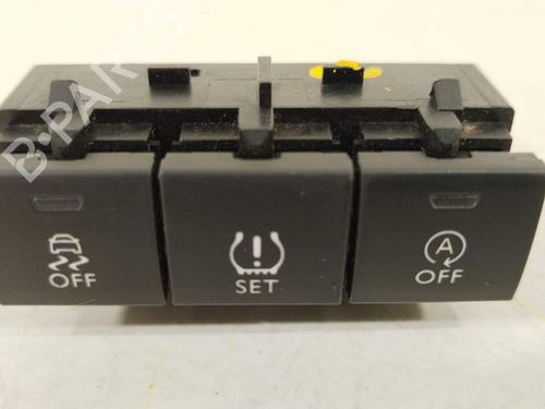 switch-peugeot-expert-bus-v_-2016-34444796 main image