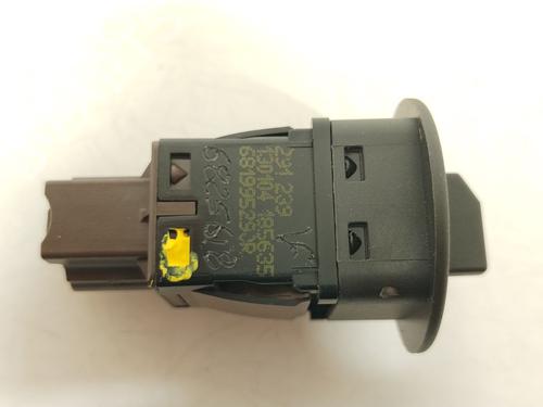Switch RENAULT CLIO IV (BH_) 1.5 dCi 90 | BP37991760I30 - Image 3