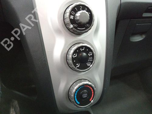 AC-Styringsenhed/Manøvreenhed TOYOTA YARIS (_P9_) 1.3 VVT-i (SCP90_, SCP90R) (87 hp) 17787074