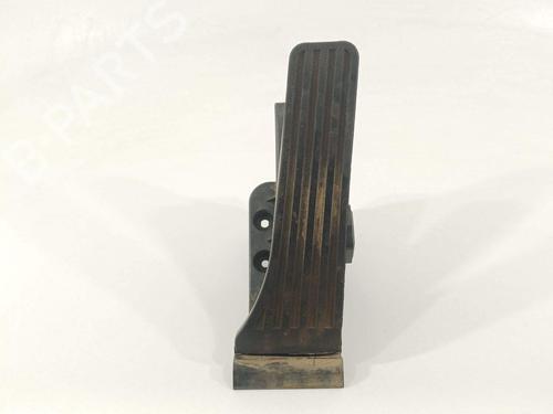 pedal-mercedes-benz-c-class-w204-2007-2008-2009-2010-2011-2012-2013-2014-2015-18649933 main image