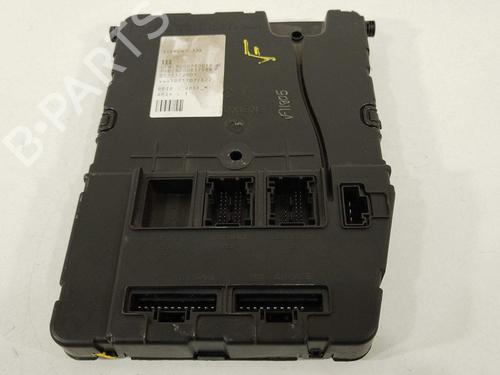 Used Fuse box Fuse box 33182253 33182253
