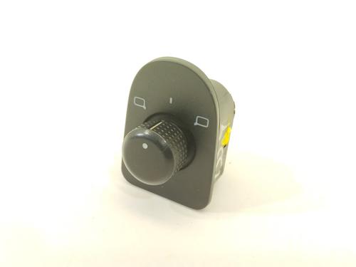 Used Switch Switch SEAT LEON (1M1) 1.9 TDI (150 hp) 11038860 11038860