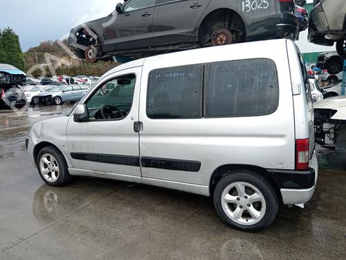 Fuse box PEUGEOT PARTNER MPV (5_, G_) 1.6 HDi 75 | BP31827684E1 