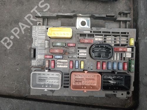 Used Fuse box Fuse box PEUGEOT 5008 (0U_, 0E_) 2.0 HDi 150 / BlueHDi 150 (150 hp) 33695240 33695240