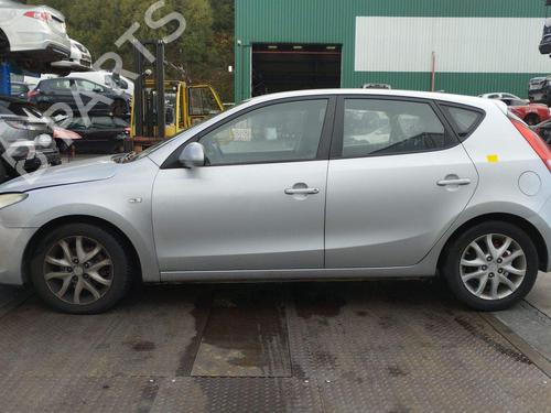Used Parts HYUNDAI i30 (FD) 1.6 CRDi 5013027
