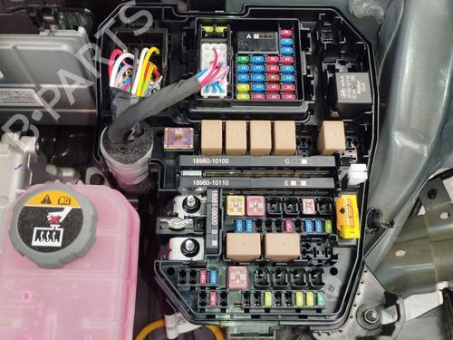 Used Fuse box Fuse box HYUNDAI KONA (SX2) 1.6 GDi Hybrid (129 hp) 33321611 33321611