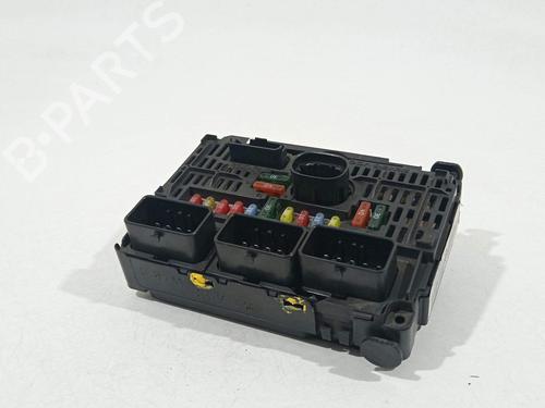 Used Fuse box Fuse box 39588082 39588082