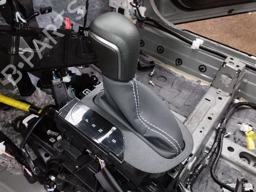 Used Gear lever TOYOTA YARIS CROSS (MXP_) 1.5 Hybrid All-wheel Drive (MXPJ15) (116 hp) 31599123