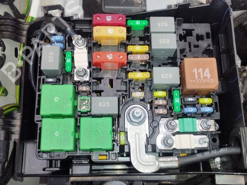 Used Fuse box Fuse box PEUGEOT TRAVELLER Bus (V_) 2.0 BlueHDi 145 (144 hp) 33337586 33337586