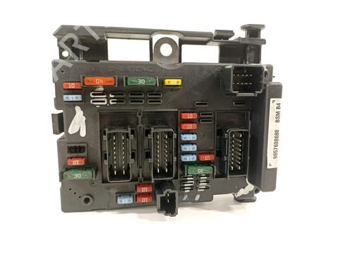 Used Fuse box Fuse box 20335082 20335082