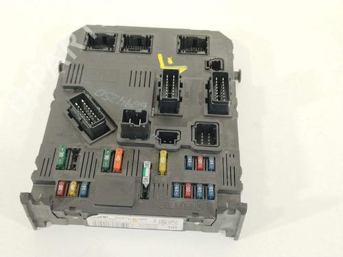 Used Fuse box Fuse box 36421588 36421588