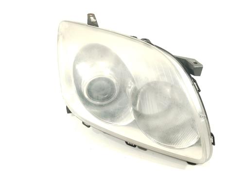 Used Right headlight TOYOTA AVENSIS Estate (_T25_) 2.0 D-4D (CDT250_, CDT250R) (116 hp) 29748317
