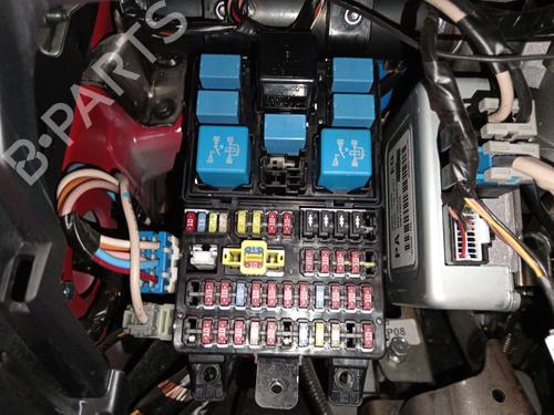 Used Fuse box Fuse box 36696211 36696211