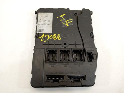 Used Fuse box RENAULT MEGANE II Estate (KM0/1_) [2003-2012]  22910646
