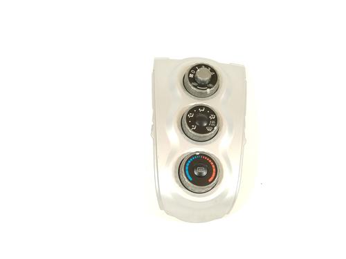 Commande Chauffage TOYOTA YARIS (_P9_) 1.3 VVT-i (SCP90_, SCP90R) (87 hp) 17787074