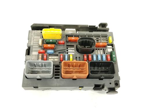 Used Fuse box Fuse box 37260506 37260506