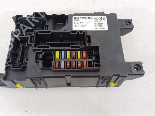 Used Fuse box Fuse box 26009878 26009878