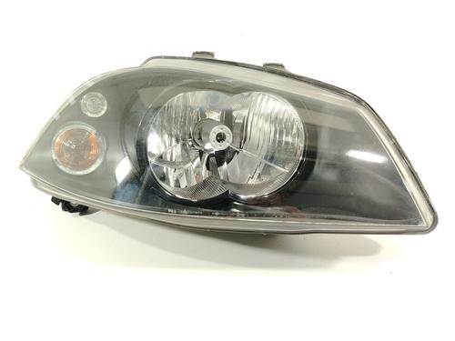 Used Right headlight SEAT IBIZA III (6L1) 1.2 (64 hp) 31585132