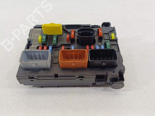 Used Fuse box Fuse box 26009883 26009883