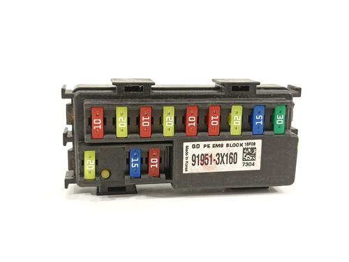 Used Fuse box Fuse box 17449202 17449202