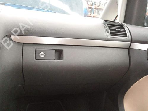 glove-box-vw-touran-1t1-1t2-2003-2004-2005-2006-2007-2008-2009-2010-2011-38264842 main image