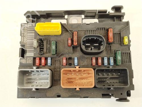 Used Fuse box Fuse box 32319038 32319038