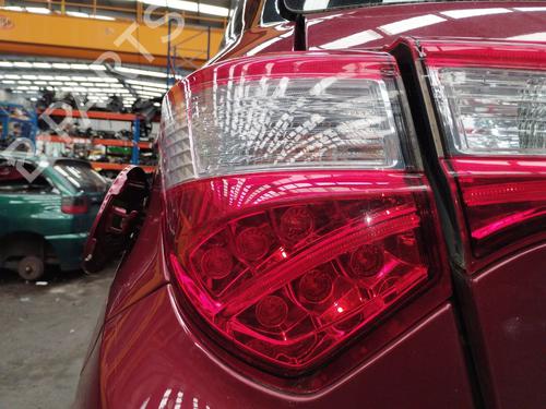 Used Left taillight TOYOTA YARIS (_P13_) 1.5 Hybrid (NHP130_, NHP130) (101 hp) 29520544