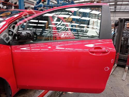 Used Left front door TOYOTA YARIS (_P9_) 1.3 VVT-i (SCP90_, SCP90R) (87 hp) 17787053