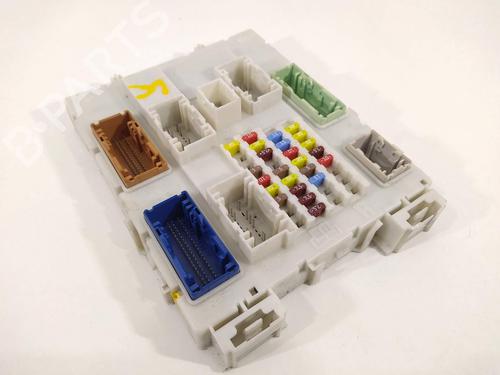 Used Fuse box Fuse box 12453420 12453420