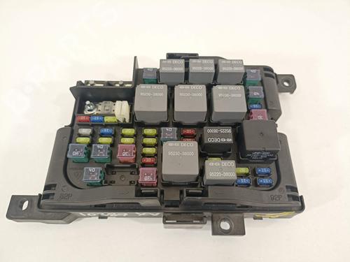 Used Fuse box Fuse box 13358627 13358627