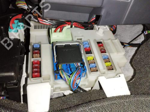 Used Fuse box Fuse box 36695277 36695277