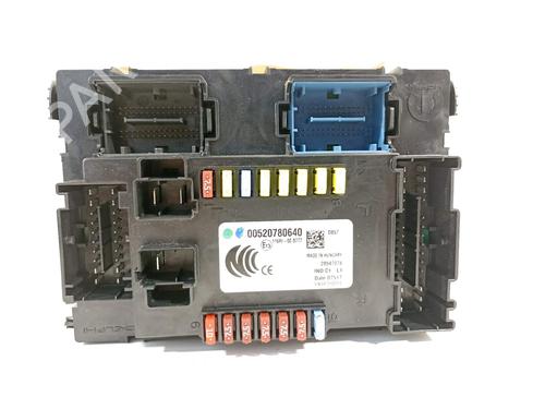 Used Fuse box Fuse box 19134715 19134715