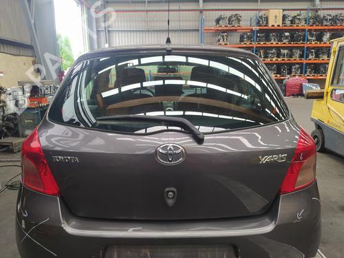 tailgate-toyota-yaris-_p9_-2005-2006-2007-2008-2009-2010-2011-2012-2013-2014-18909400 main image