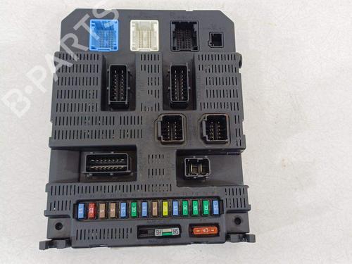 Used Fuse box Fuse box 26019740 26019740