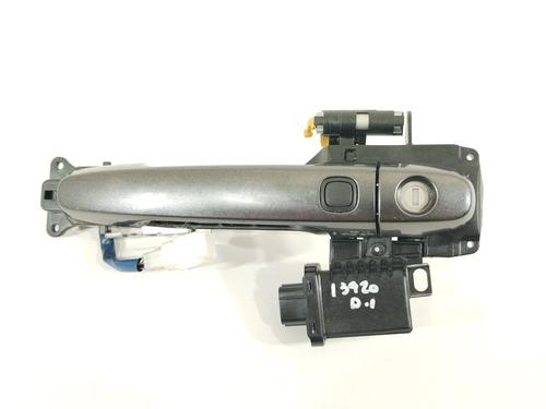 Used Front left exterior door handle TOYOTA RAV 4 III (_A3_) 2.2 D (ALA35_) (150 hp) 29613795