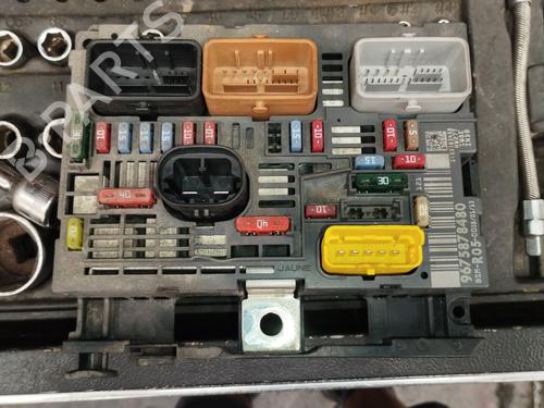 Used Fuse box Fuse box 38284809 38284809
