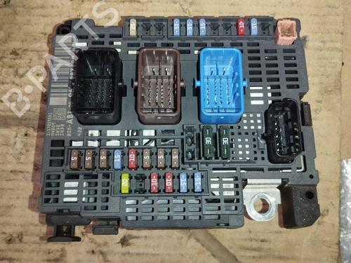 Used Fuse box Fuse box 37196760 37196760