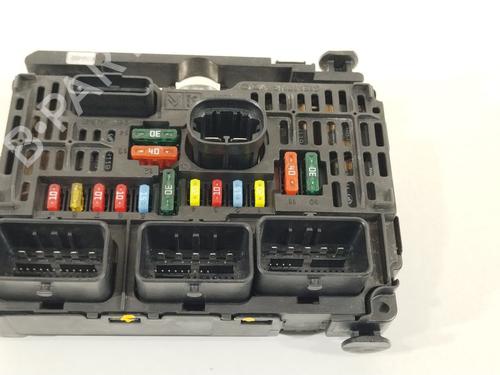 Used Fuse box Fuse box 37196752 37196752