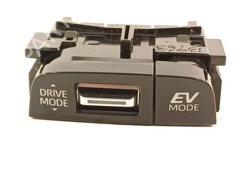 switch-toyota-corolla-estate-_e21_-2019-28511436 main image