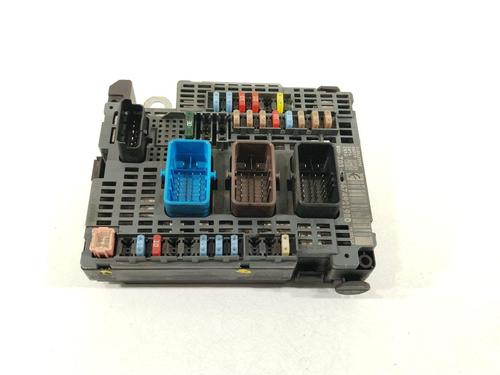 Used Fuse box Fuse box 39071077 39071077