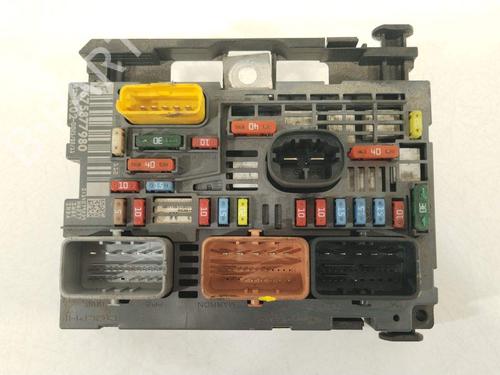 Used Fuse box Fuse box 39448229 39448229