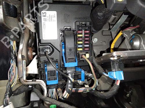 Used Fuse box Fuse box 36421576 36421576