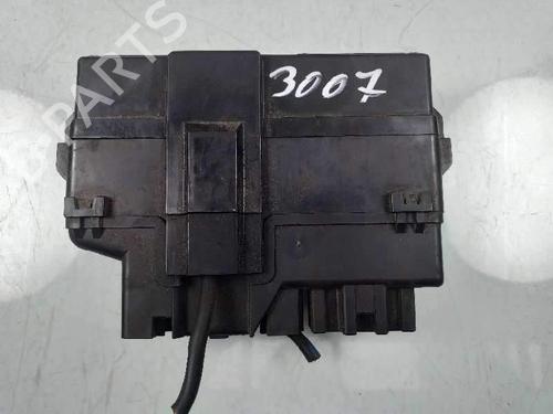 Used Fuse box Fuse box 4668825 4668825