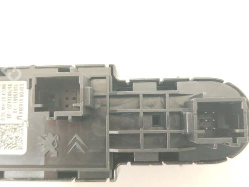 Left front window switch PEUGEOT 308 II (LB_, LP_, LW_, LH_, L3_) 1.2 THP 110 | BP28724339I27 