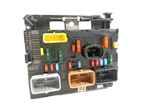 Used Fuse box Fuse box 18536924 18536924