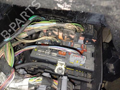 Used Fuse box Fuse box 38621718 38621718