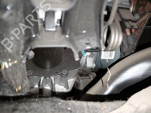 Used Steering column Steering column 37443635 37443635