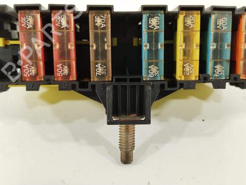 Used Fuse box Fuse box 29118689 29118689