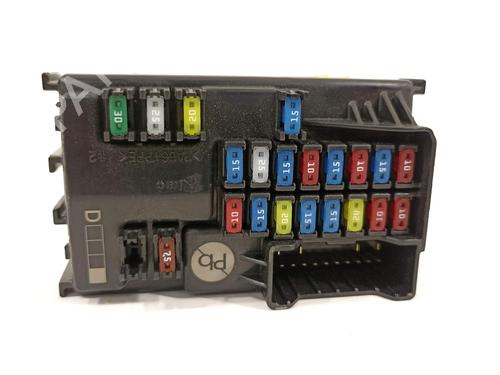 Used Fuse box Fuse box 17726440 17726440